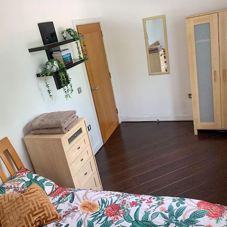 Room In Stratford With Private Bathroom And Parking Londres Exterior foto