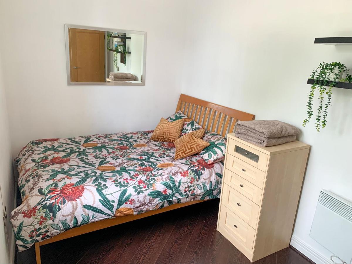 Room In Stratford With Private Bathroom And Parking Londres Exterior foto